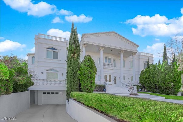 Attached, Exterior, Facade, Mediterranean
