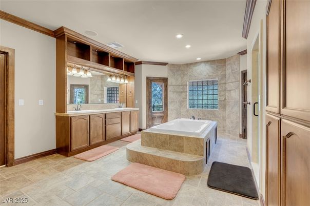 Bathroom, Dual Sink Vanities, Interior, Recessed Lighting