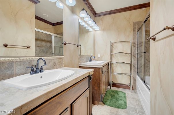 Bathroom, Dual Sink Vanities, Interior