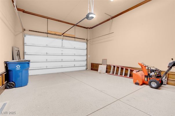 Garage, Interior