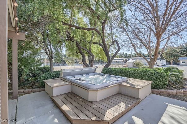 Exterior, Hot Tub
