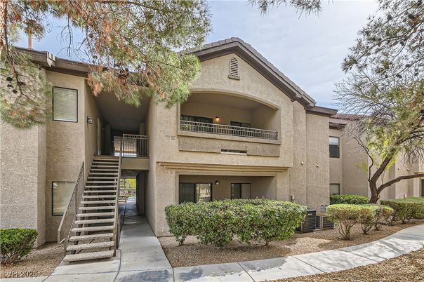 Exterior, Facade, Mediterranean