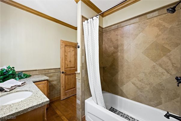 Bathroom, Interior, Wood Texture Flooring