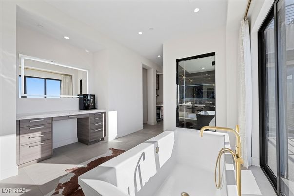 Bathroom, Interior, Recessed Lighting