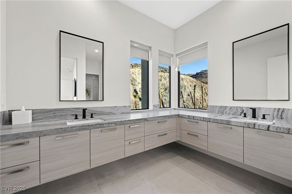 Bathroom, Dual Sink Vanities, Interior, Recessed Lighting