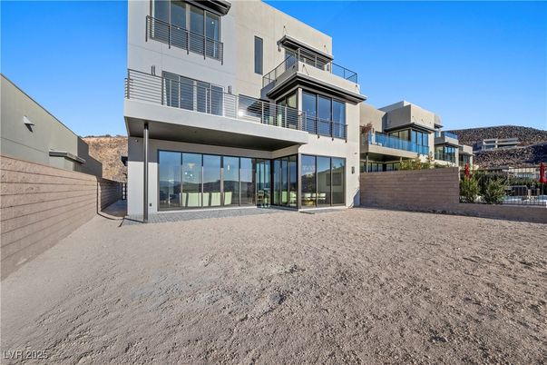 Exterior, Facade, Modern