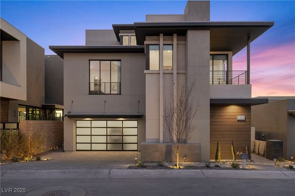 Attached, Exterior, Facade, Modern