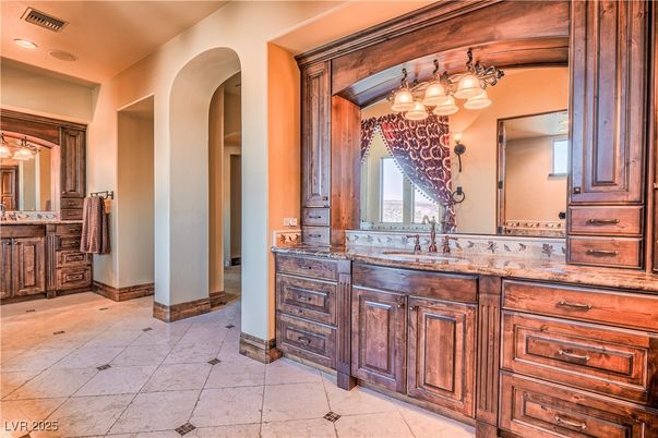 Bathroom, Dual Sink Vanities, Interior, Recessed Lighting