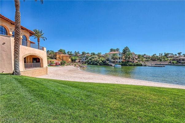 Exterior, Lake