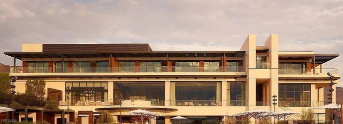 Exterior, Facade, Modern