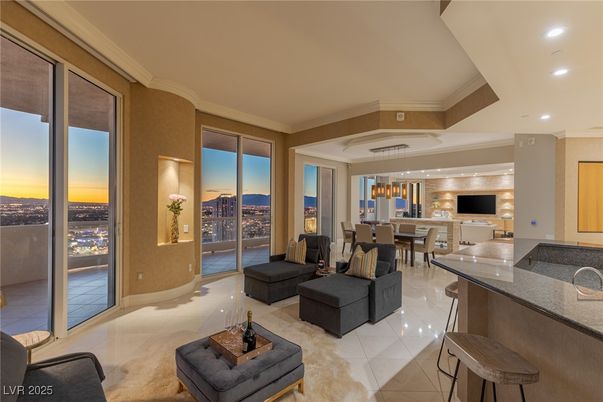 Dining room, Interior, Kitchen, Pendant Lights, Recessed Lighting, Stainless Steel Appliances