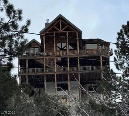 Exterior, Facade, Log Home