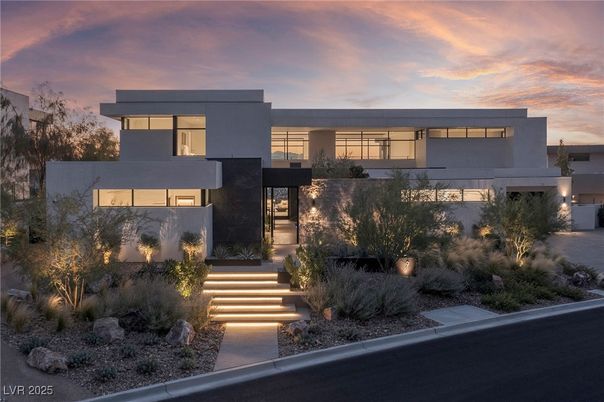 Exterior, Facade, Modern