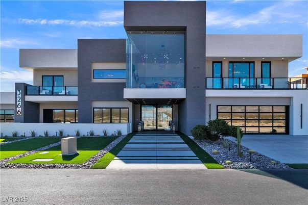 Attached, Exterior, Facade, Modern