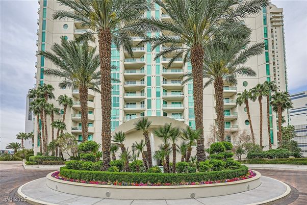 Exterior, Facade, Condo Building