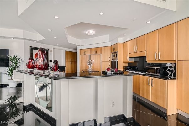 Interior, Kitchen, Recessed Lighting, Washer