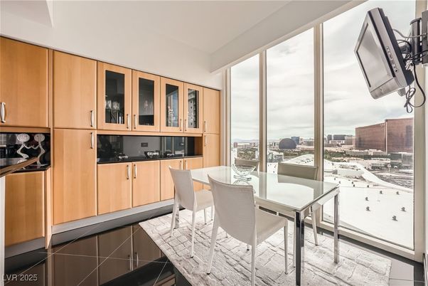 Dining room, Interior