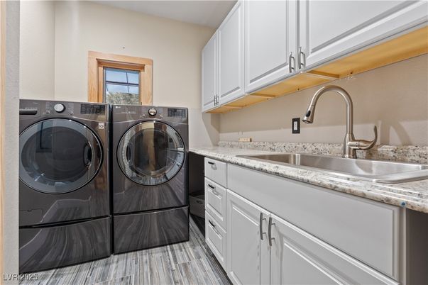 Interior, Washer, Wood Texture Flooring