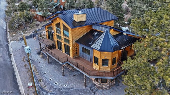 Exterior, Drone