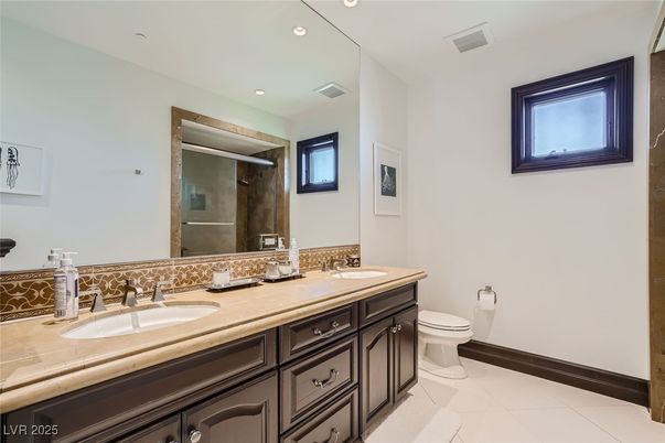Bathroom, Dual Sink Vanities, Interior, Recessed Lighting