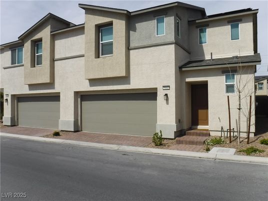 Attached, Exterior, Facade, Rowhouse