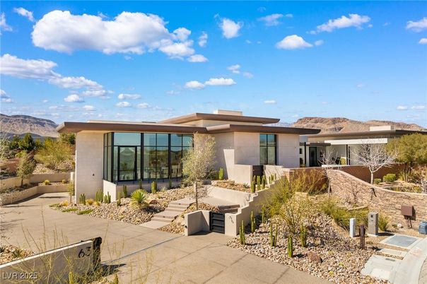 Backyard, Exterior, Facade, Modern