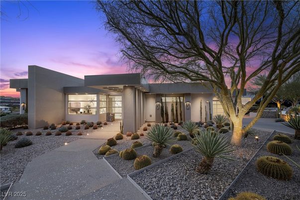 Backyard, Exterior, Facade, Modern