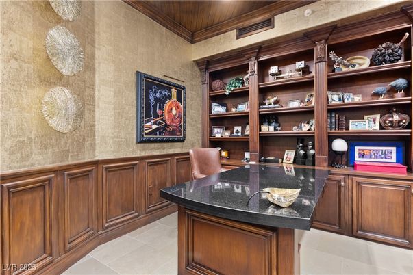 Home Office, Interior
