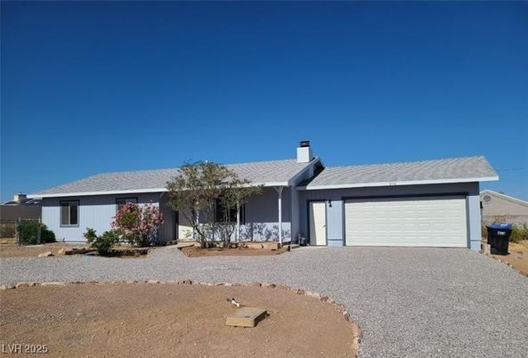 Attached, Exterior, Facade, Ranch