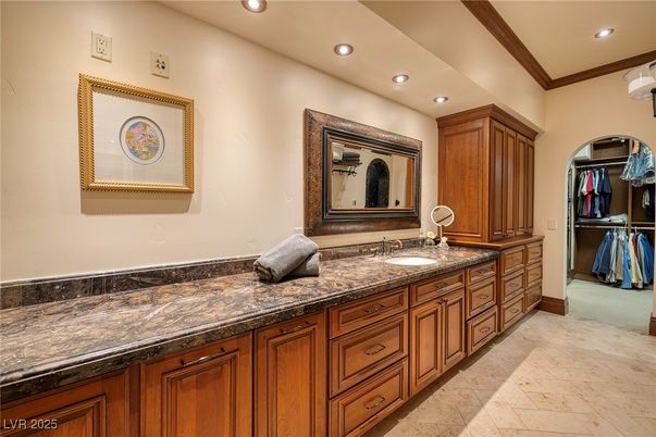 Bathroom, Dual Sink Vanities, Interior, Recessed Lighting
