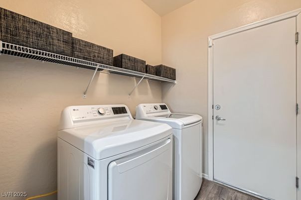 Interior, Washer, Wood Texture Flooring