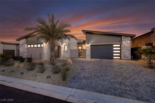 Attached, Exterior, Facade, Modern