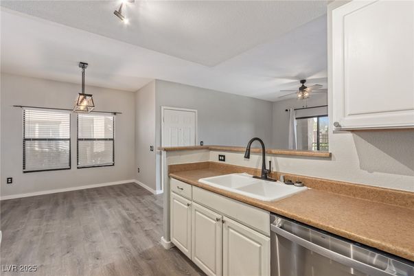 Interior, Kitchen, Pendant Lights, Wood Texture Flooring