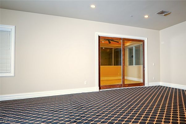 Empty room, Interior, Recessed Lighting