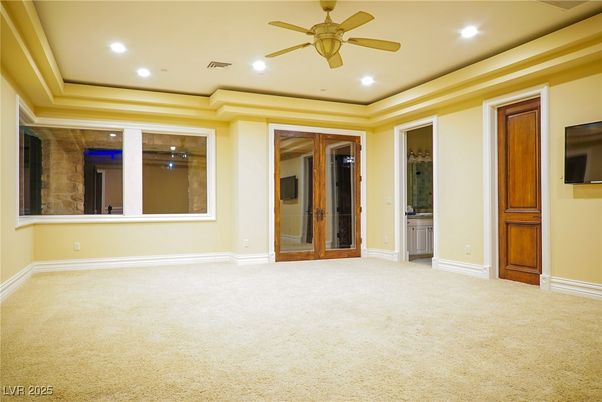 Empty room, Interior, Recessed Lighting