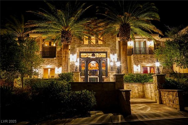 Exterior, Facade, Mediterranean