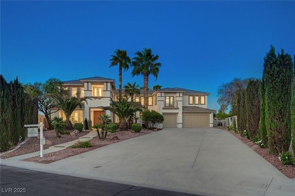 Attached, Exterior, Facade, Mediterranean