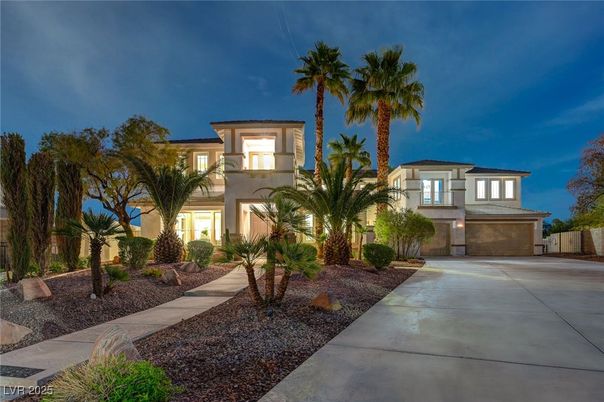 Attached, Exterior, Facade, Mediterranean