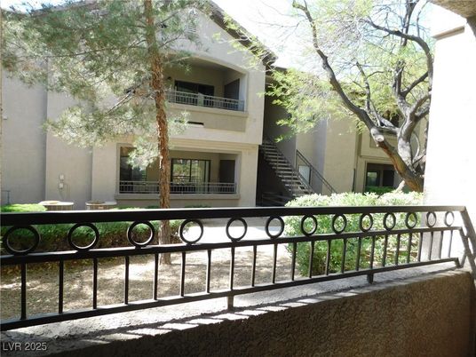 Exterior, Facade, Modern