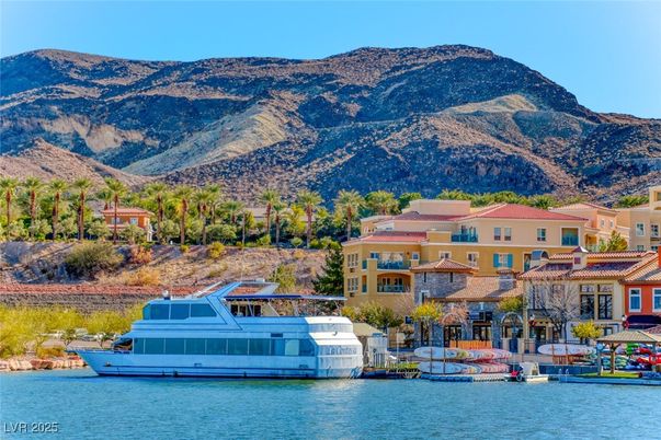 Exterior, Lake