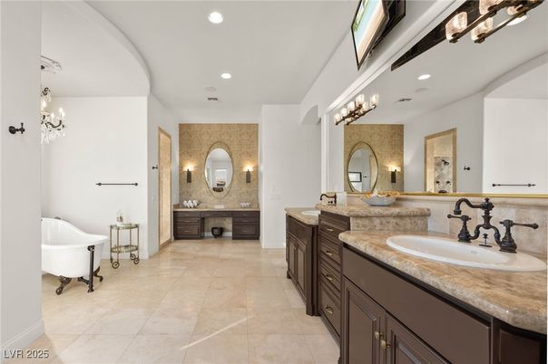 Bathroom, Dual Sink Vanities, Interior, Recessed Lighting