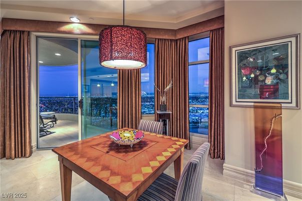 Dining room, Interior, Pendant Lights, Recessed Lighting