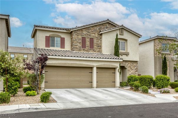 Attached, Exterior, Facade, Mediterranean