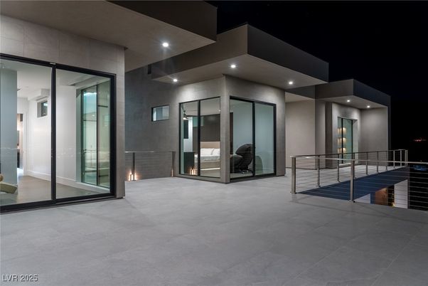 Exterior, Facade, Modern