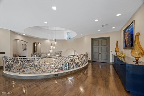 Interior, Pendant Lights, Recessed Lighting, Wood Texture Flooring