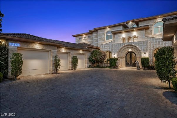 Attached, Exterior, Facade, Mediterranean
