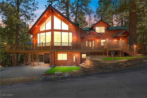 Exterior, Facade, Log Home
