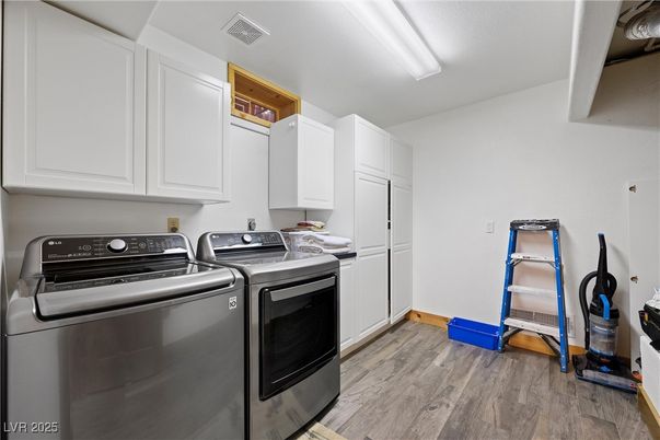 Interior, Washer, Wood Texture Flooring