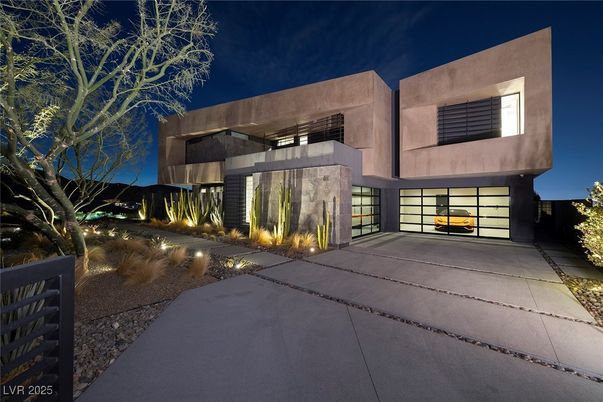Attached, Exterior, Facade, Modern