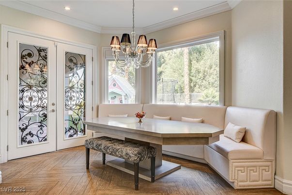 Chandelier, Dining room, Interior, Recessed Lighting, Wood Texture Flooring